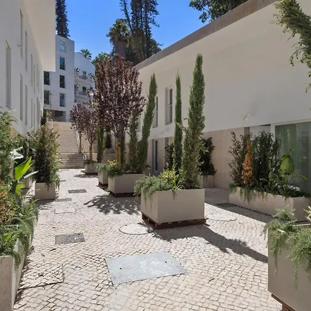 Luxury 2-bedroom Townhouse In Principe Real בית נופש