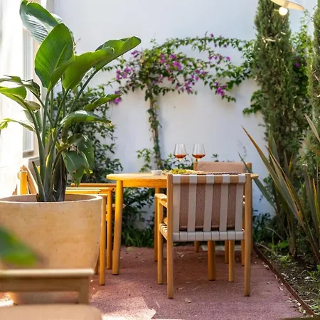 Luxury 2-bedroom Townhouse In Principe Real 別荘 *